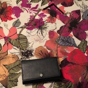 Tory Burch wallet on chain.